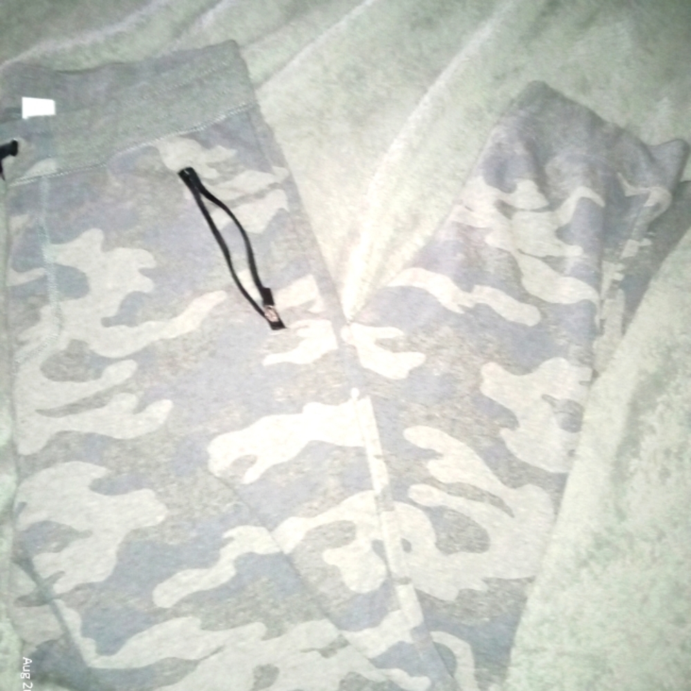 Old Navy boys cameo joggers sweatpants